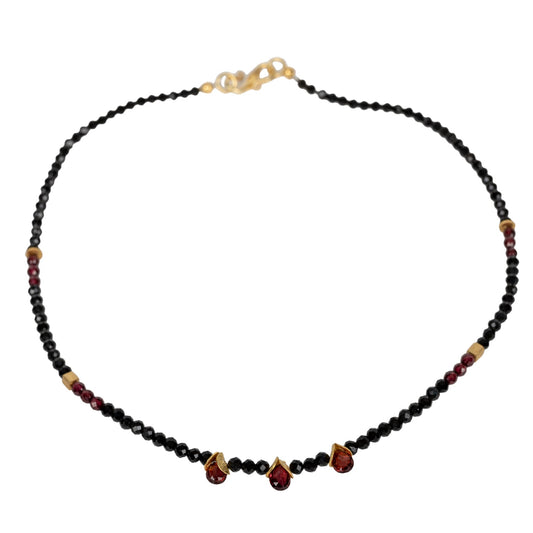 Collier Joanna aus Spinell und Granat Goldgeweih