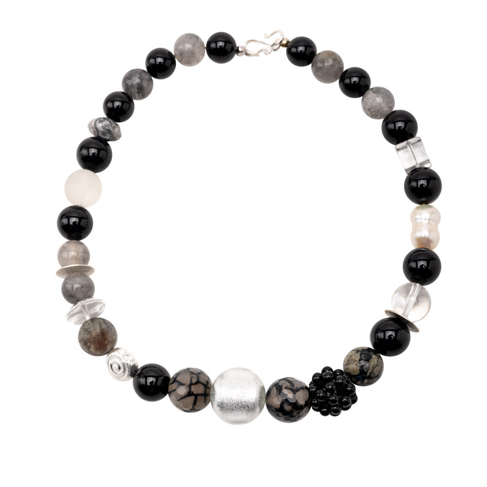 Onyx und Bergkristall Collier Kaia shirinsehan.com