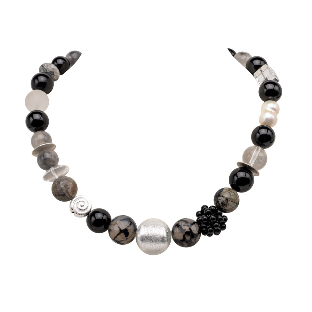 Onyx und Bergkristall Collier Kaia shirinsehan.com