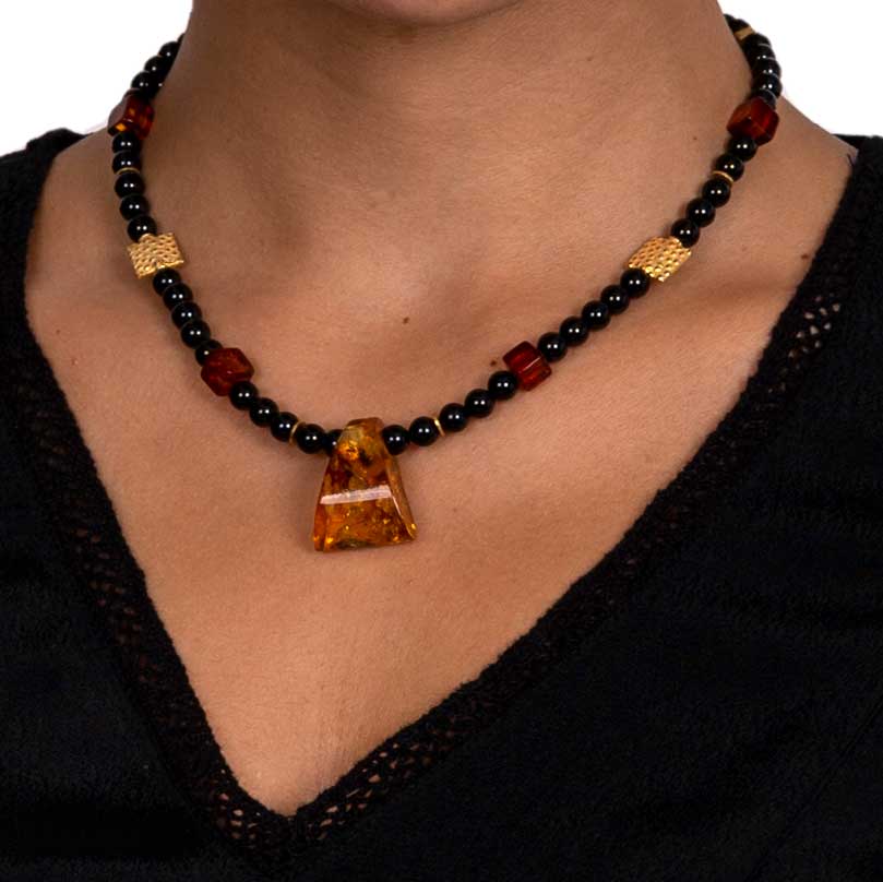 Bernstein und Onyx Collier Brienne shirinsehan.com