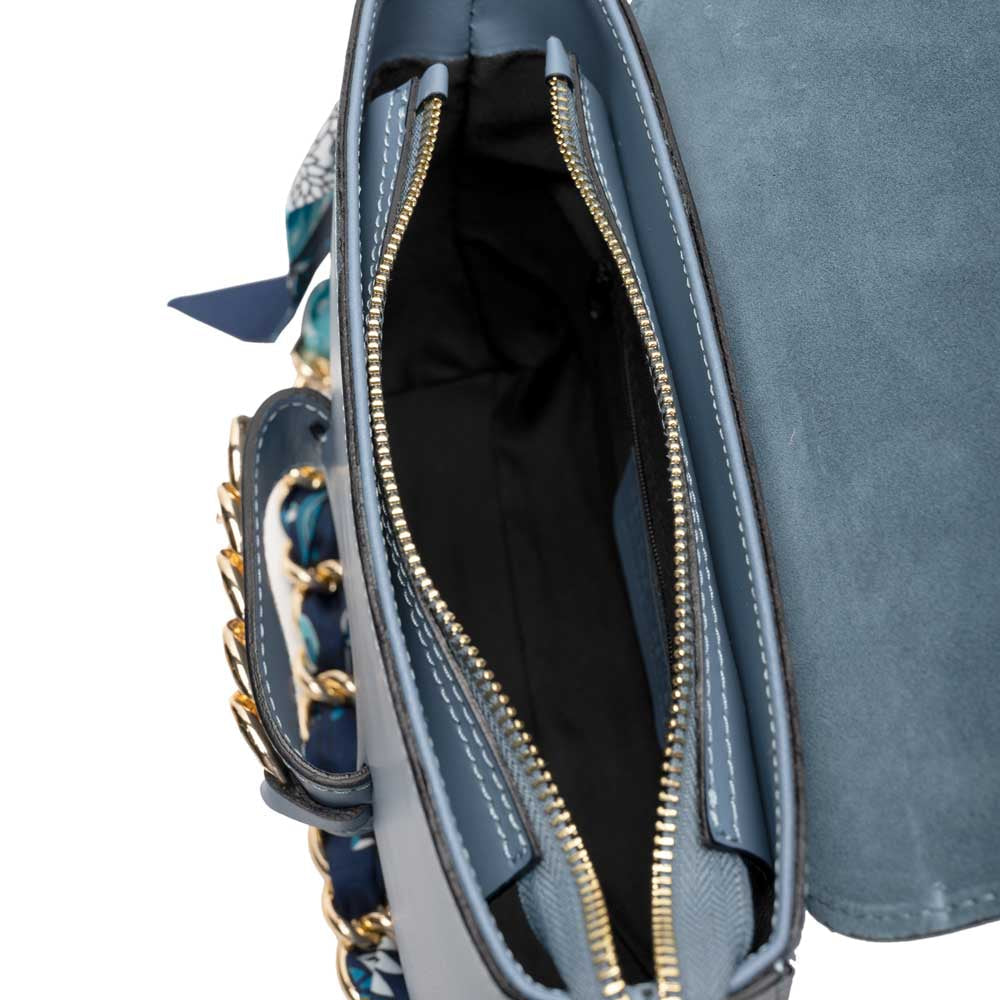 Schultertasche Fabrizia Hellblau mit Kettenelement shirinsehan.com